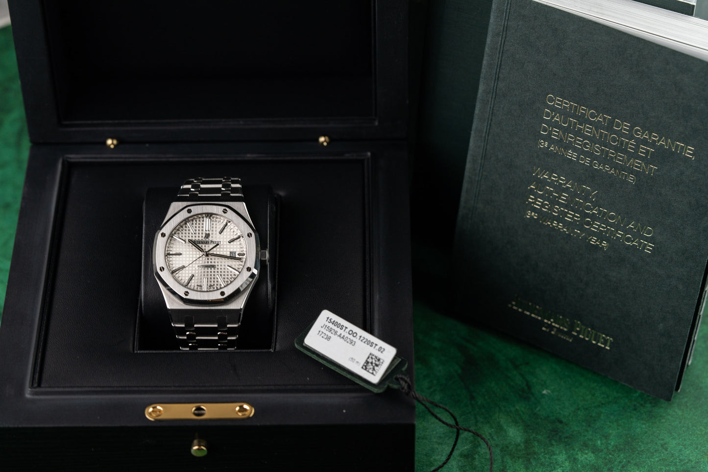 Audemars Piguet Royal Oak 15400ST.OO.1220ST.02 White Dial 2017 Model