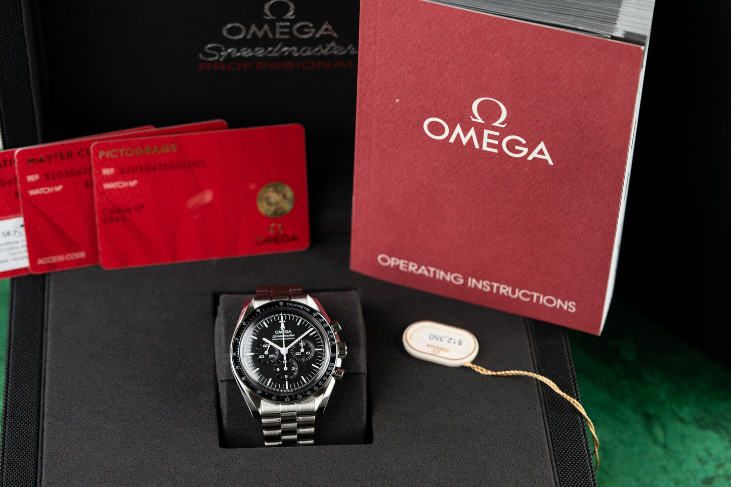 Omega Speedmaster Moonwatch 310.30.42.50.01.001 Hesalite 2025 Unworn