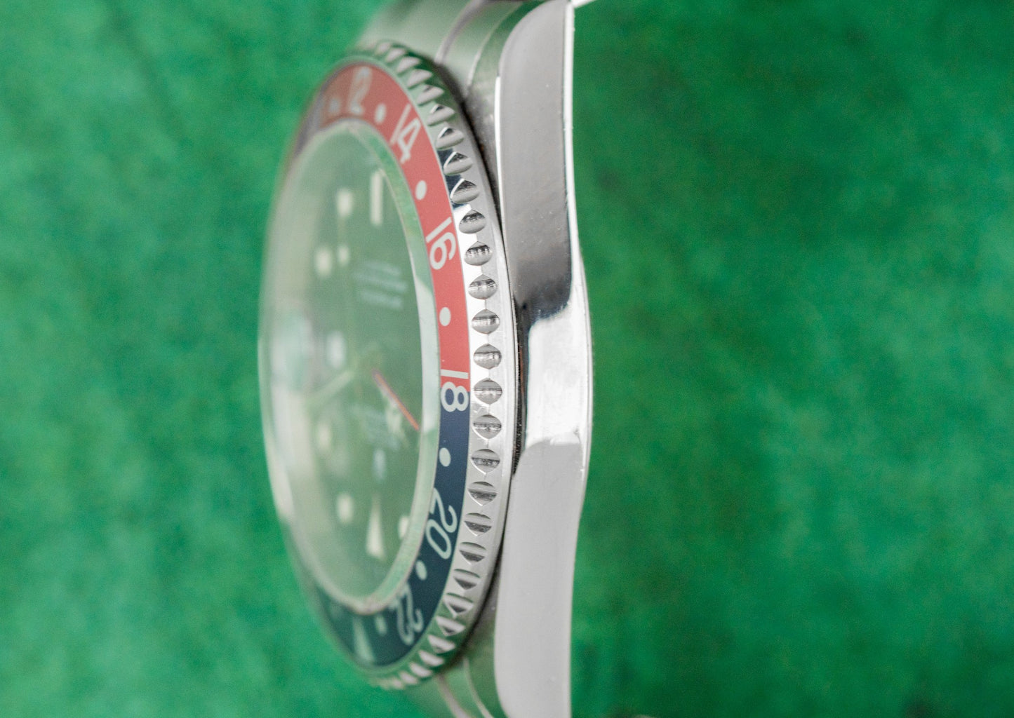 Rolex GMT Master II 'Pepsi' Bezel 16710 Stainless Steel 2005 Model