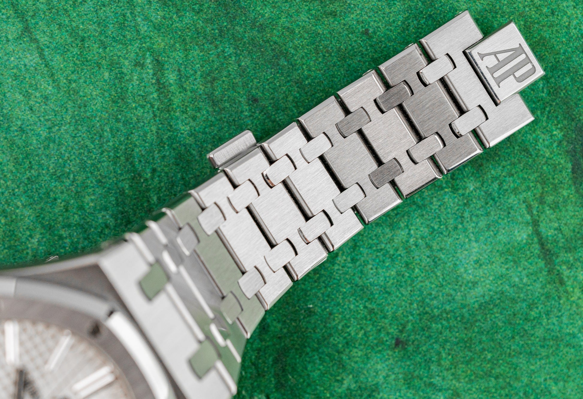 Audemars Piguet Royal Oak 15400ST.OO.1220ST.02 White Dial 2017 Model