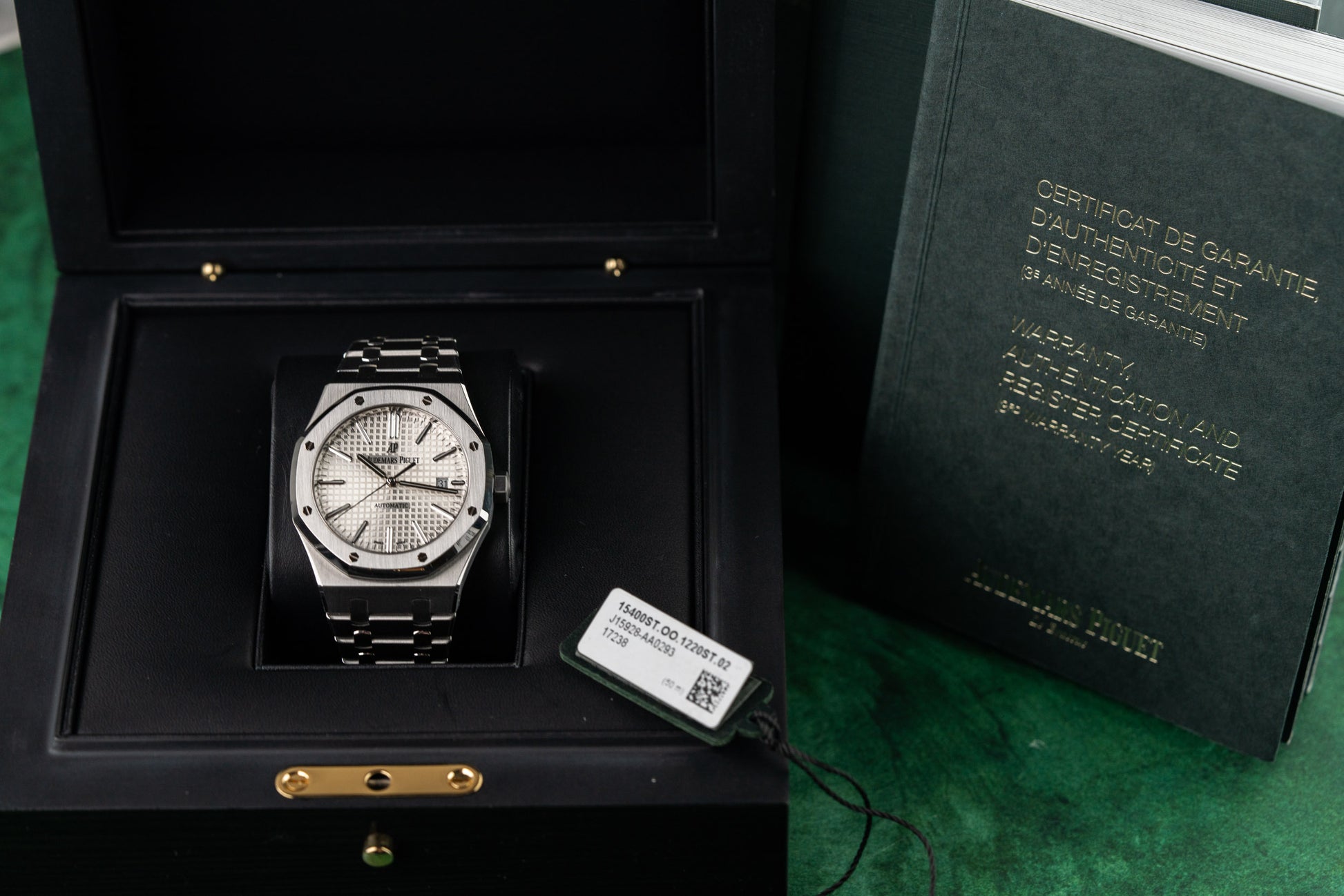 Audemars Piguet Royal Oak 15400ST.OO.1220ST.02 White Dial 2017 Model