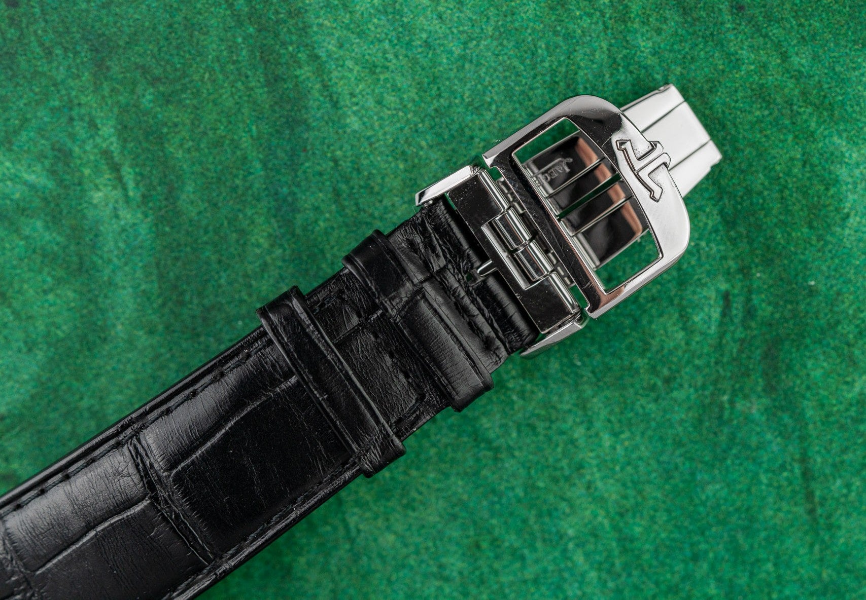 Jaeger-LeCoultre Master Ultra Thin Moon Q1368420 case and crown - The Watch Business
