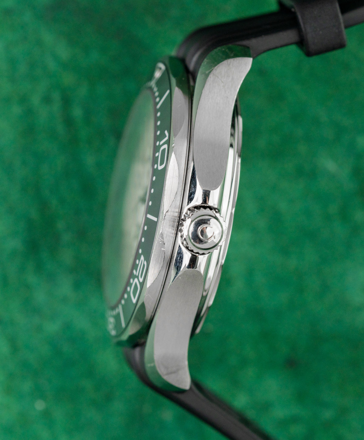 Omega Seamaster Diver 300M 210.32.42.20.04.001 White Dial Steel Case - The Watch Business Sydney CBD
