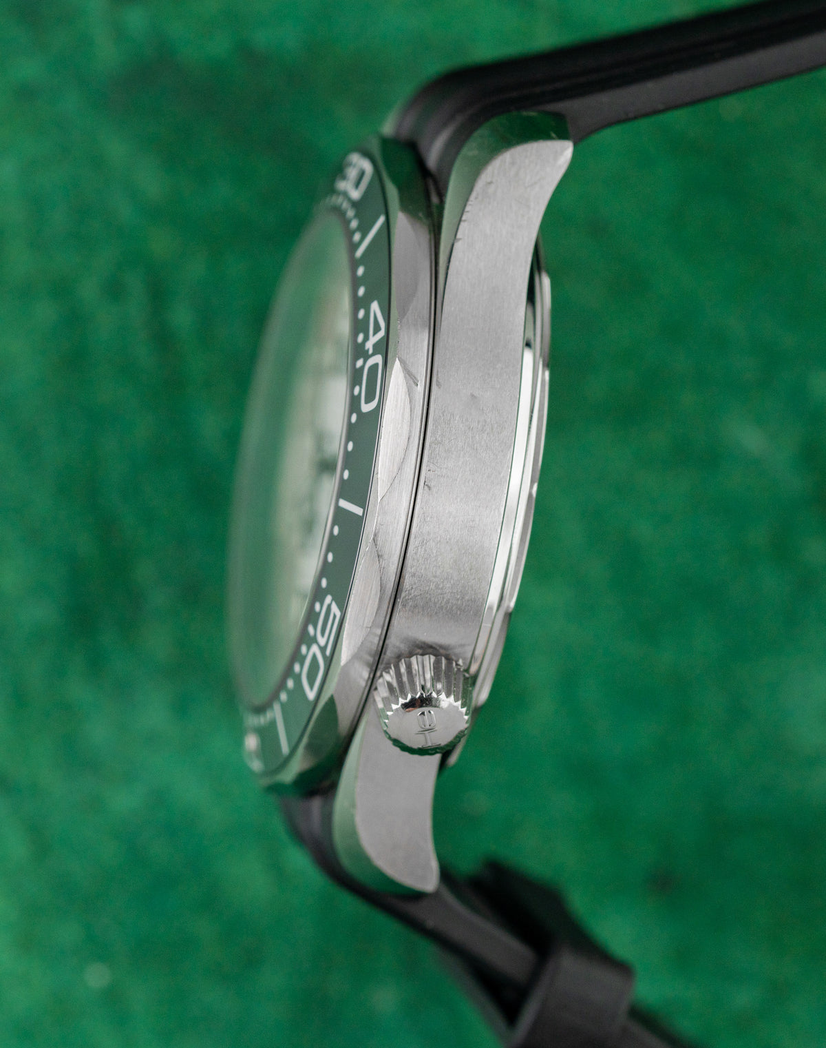 Omega Seamaster Diver 300M 210.32.42.20.04.001 White Dial Black Rubber Strap - Omega Sydney