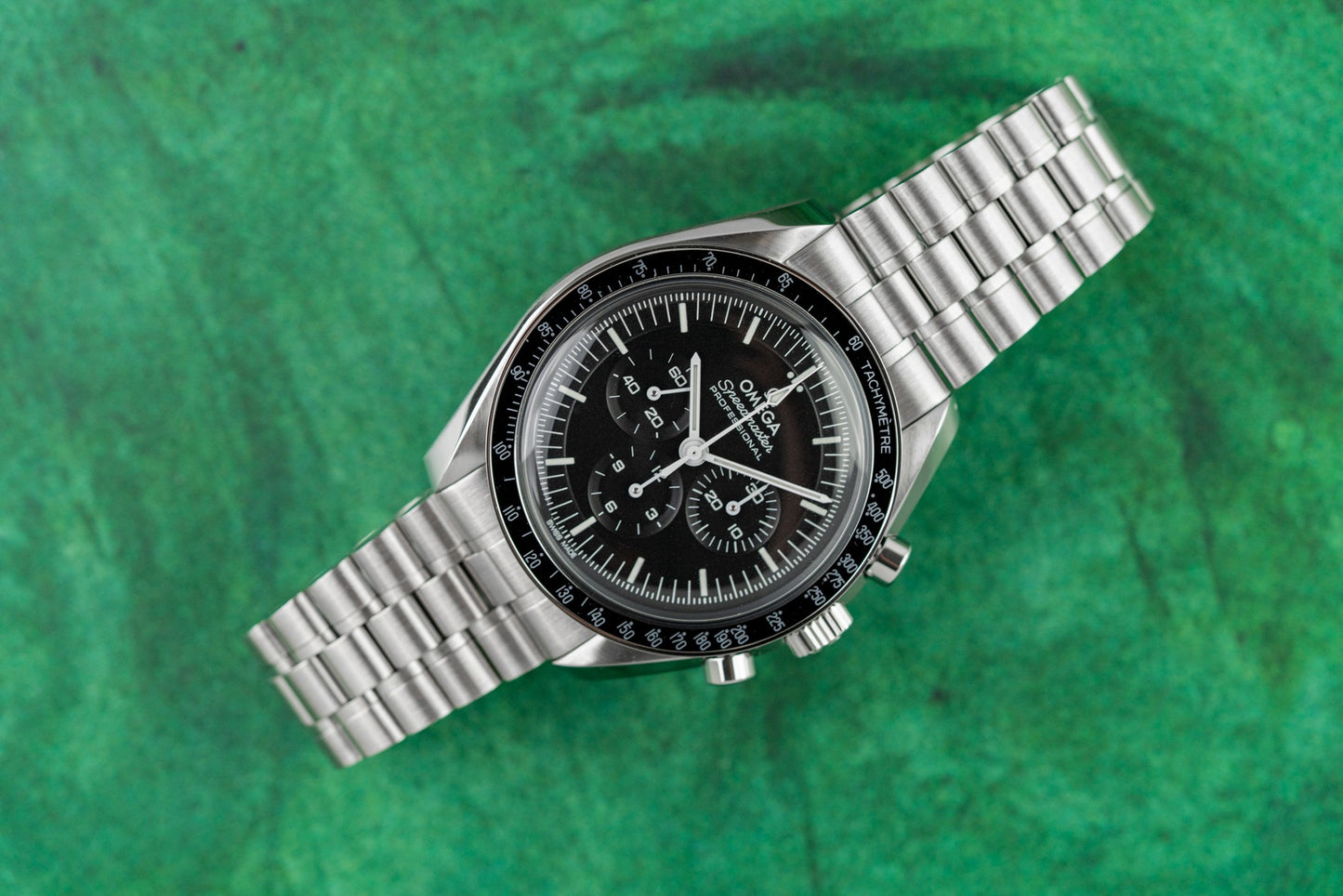 Omega Speedmaster Moonwatch 310.30.42.50.01.001 Hesalite 2025 Unworn