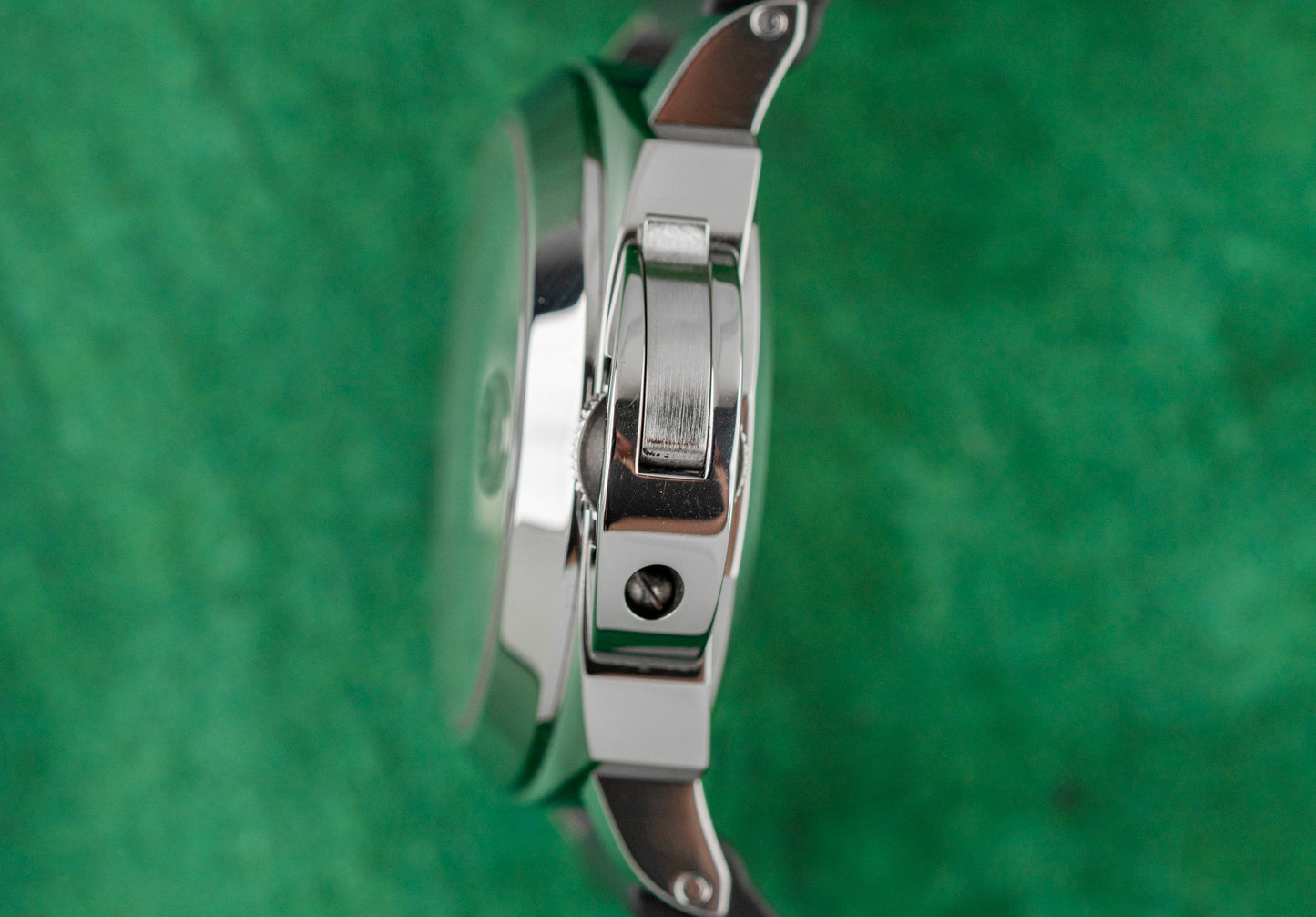 Panerai Luminor PAM00090 - Stainless steel, 44mm with power reserve, 2002 model. Iconic vintage Panerai with patina. Full set plus extra strap. Shop in Sydney.