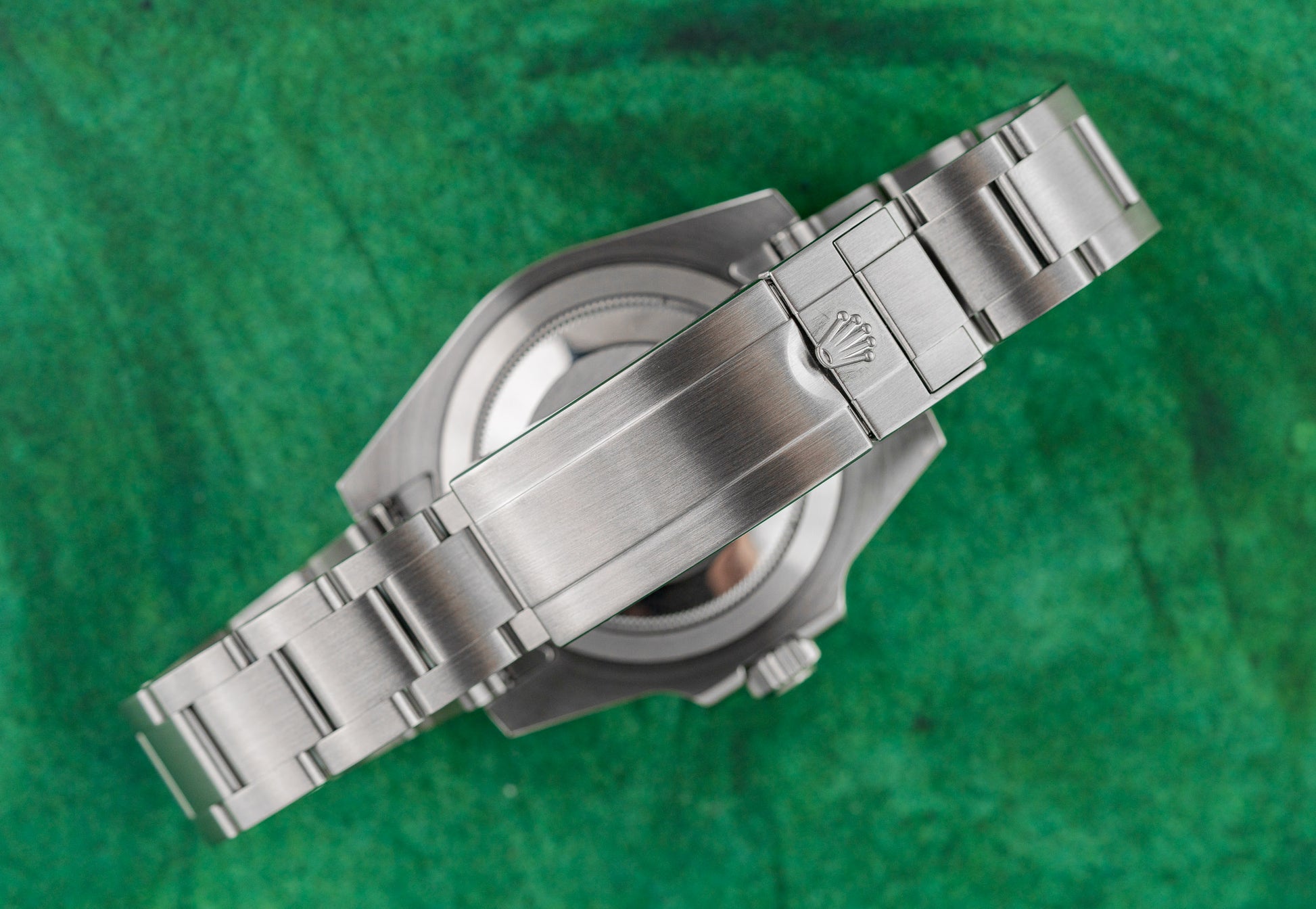 Rolex Submariner Date 116610LN case and crown - The Watch Business