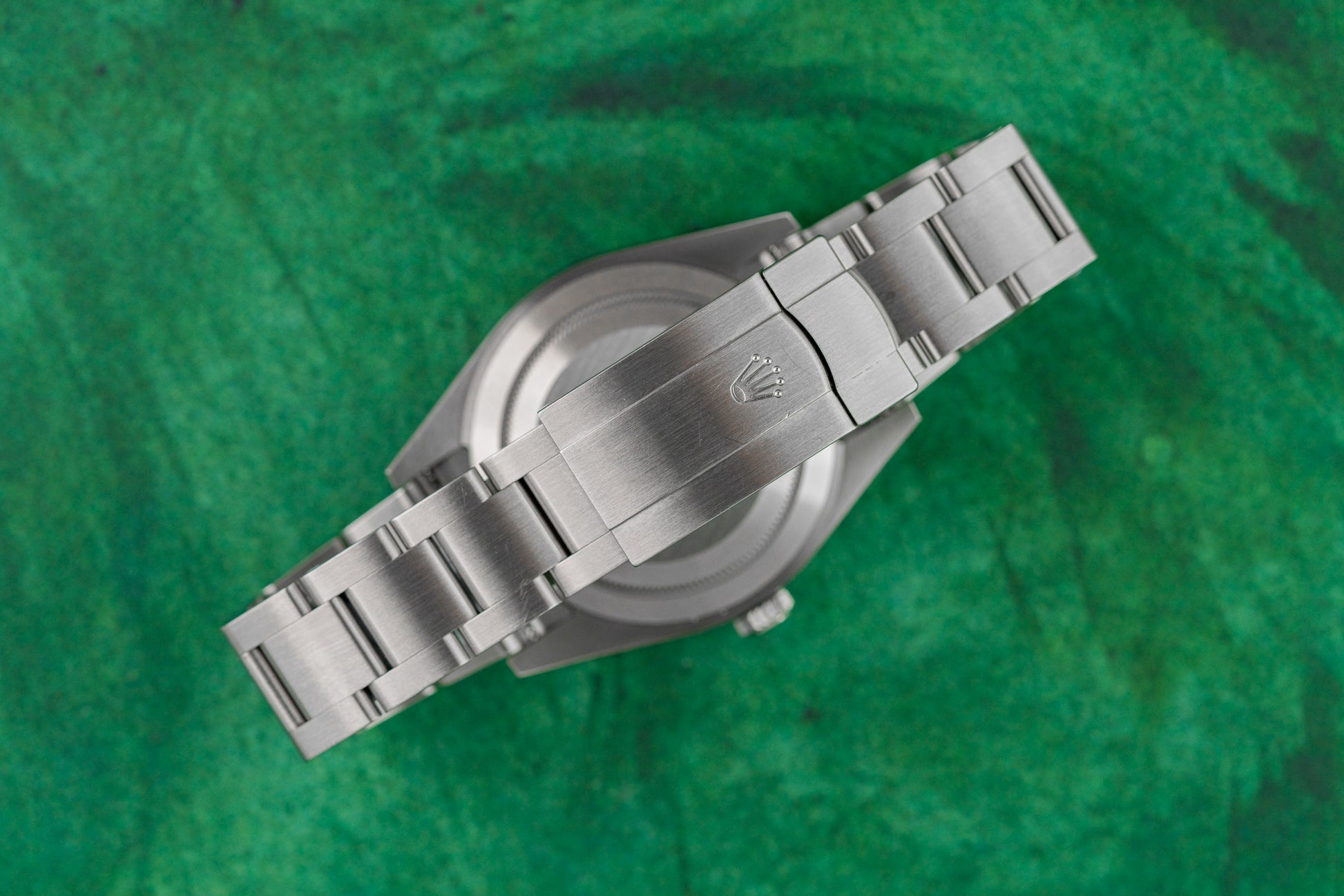 Rolex Oyster Perpetual 39 White Dial 114300 case and crown - The Watch Business