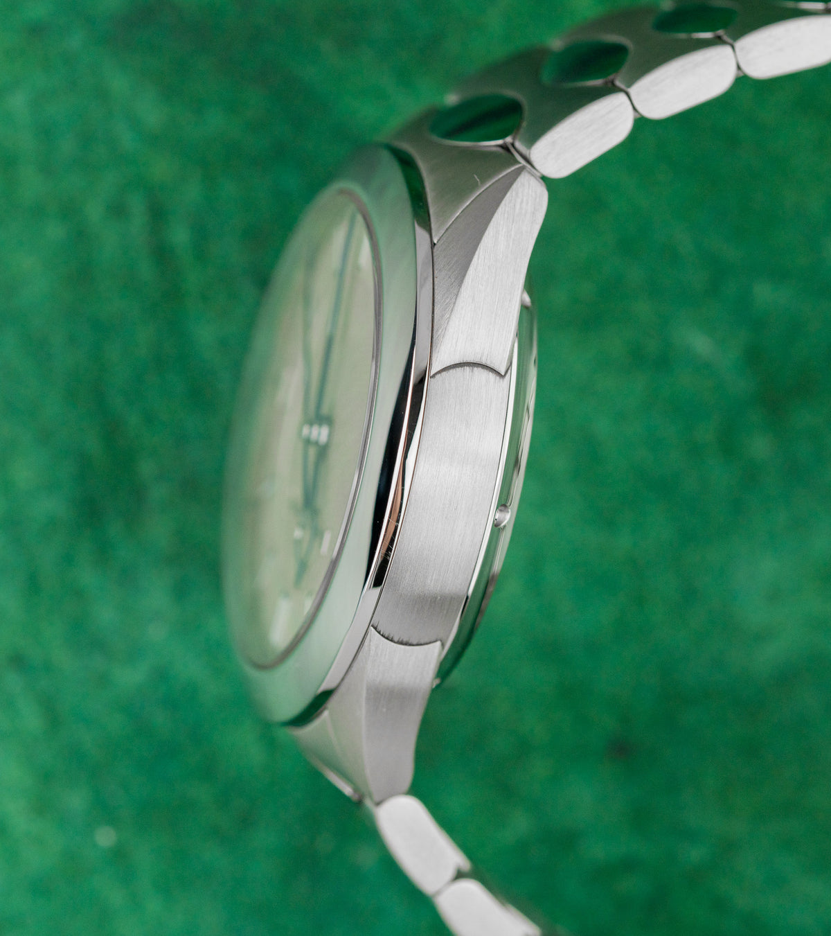 Urban Jurgensen Jurgensen One 5241 Soft White Dial Case Profile - The Watch Business Sydney CBD
