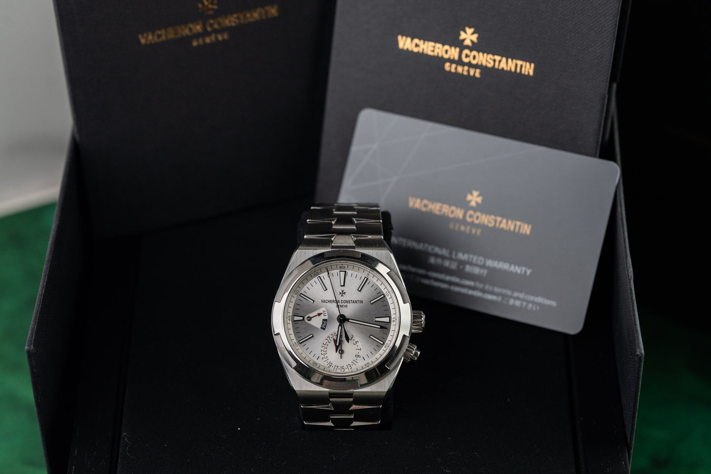 Vacheron Constantin Overseas Dual Time 7900V/110A-B333 Silver Dial 2023 Model