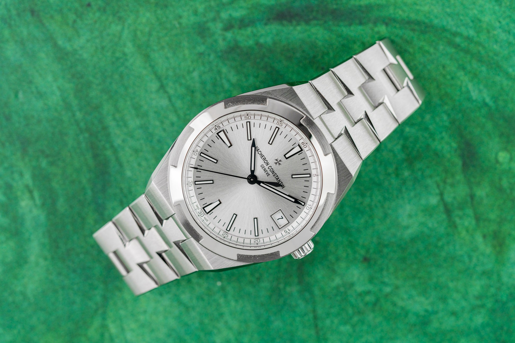 Vacheron Constantin Overseas 4520V/210A-B126 Silver Dial Stainless Steel 2024 - The Watch Business Sydney