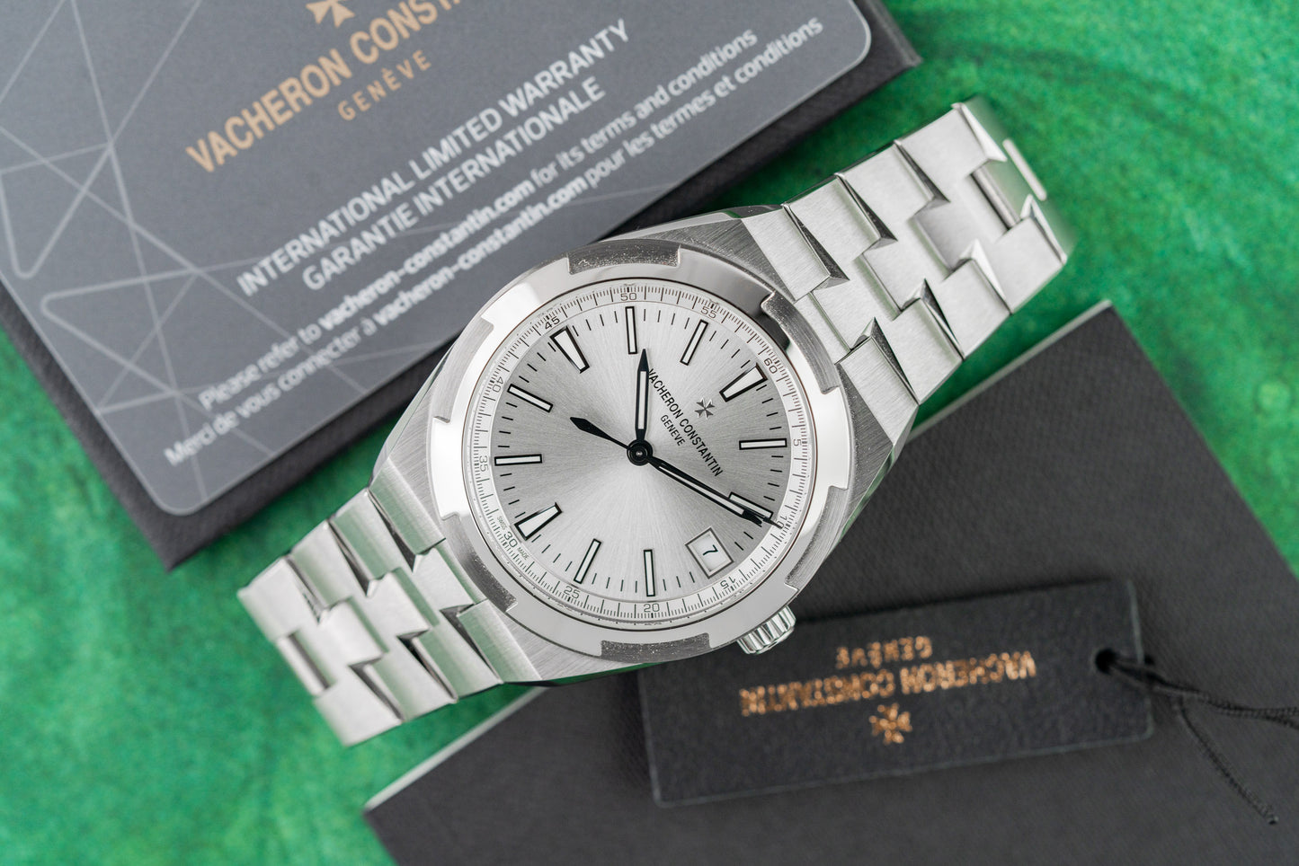 Vacheron Constantin Overseas 4520V/210A-B126 Silver Dial 18k Gold Markers - The Watch Business Sydney