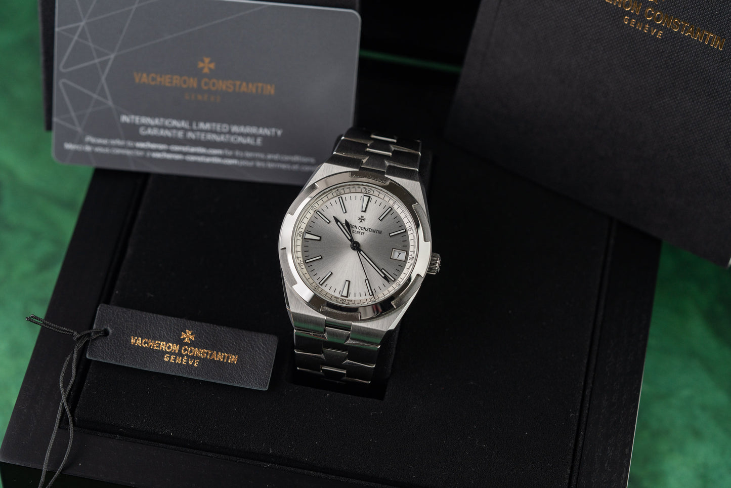 Vacheron Constantin Overseas 4520V/210A-B126 Silver Dial Full Set Box and Papers 2024 - The Watch Business Sydney