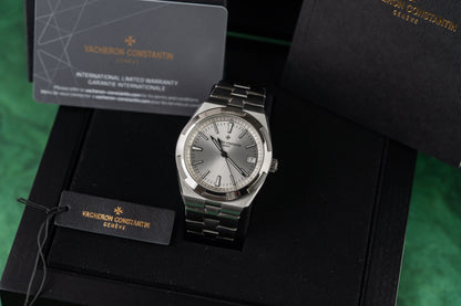 Vacheron Constantin Overseas 4520V/210A-B126 Silver Dial Full Set Box and Papers 2024 - The Watch Business Sydney