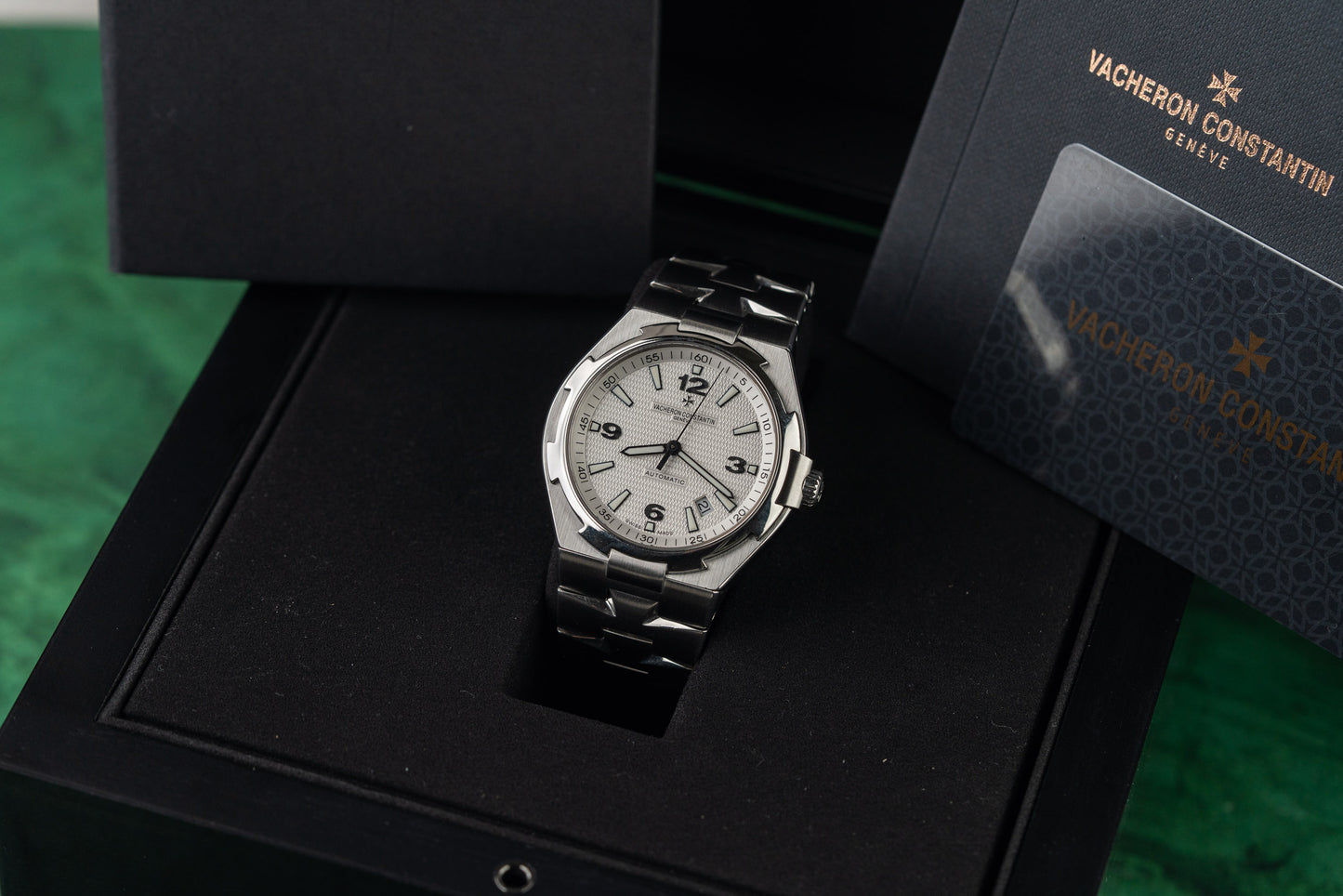 Vacheron Constantin Overseas 47040/B01A-9093 White Dial Maltese Cross Bezel Case - The Watch Business Sydney CBD